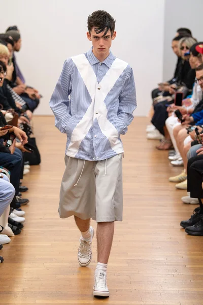 Look 32